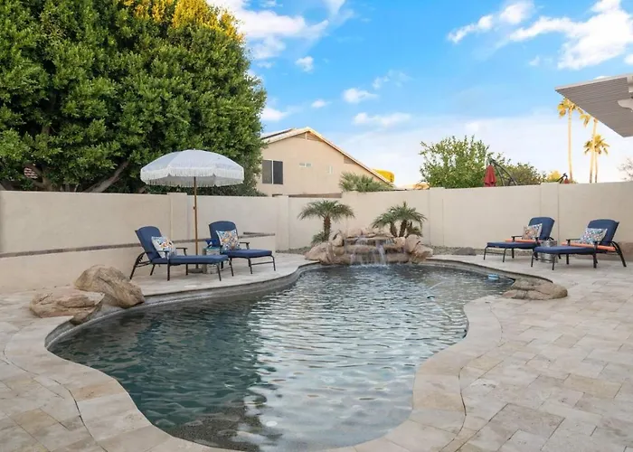 Epic 6br W Foosball Popcorn Pool Fire Pit Holiday home Peoria